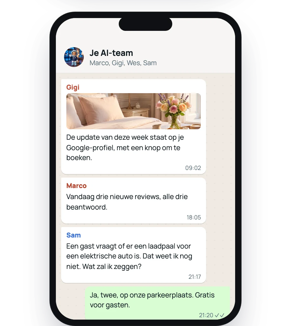 Een WhatsApp-chat waarin Sam de eigenaar van een hotel de vraag van een gast voorlegt en het antwoord doorgeeft